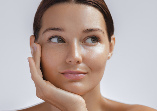 A woman who wish to know more about microneedling at home before getting started